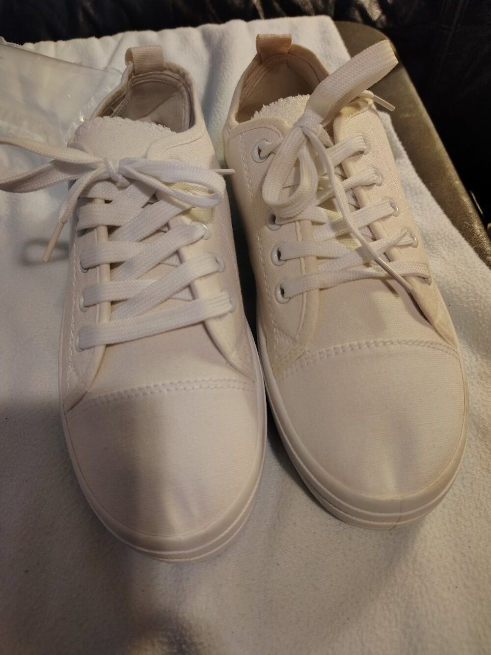 Sole Mates White Lace-up Platform sneakers. Women's size Large 8/9